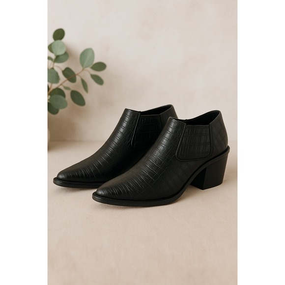 Seven Women's Black Croc Embossed Leather Ankle Booties Sz 8 Block Heel Western - Picture 1 of 7